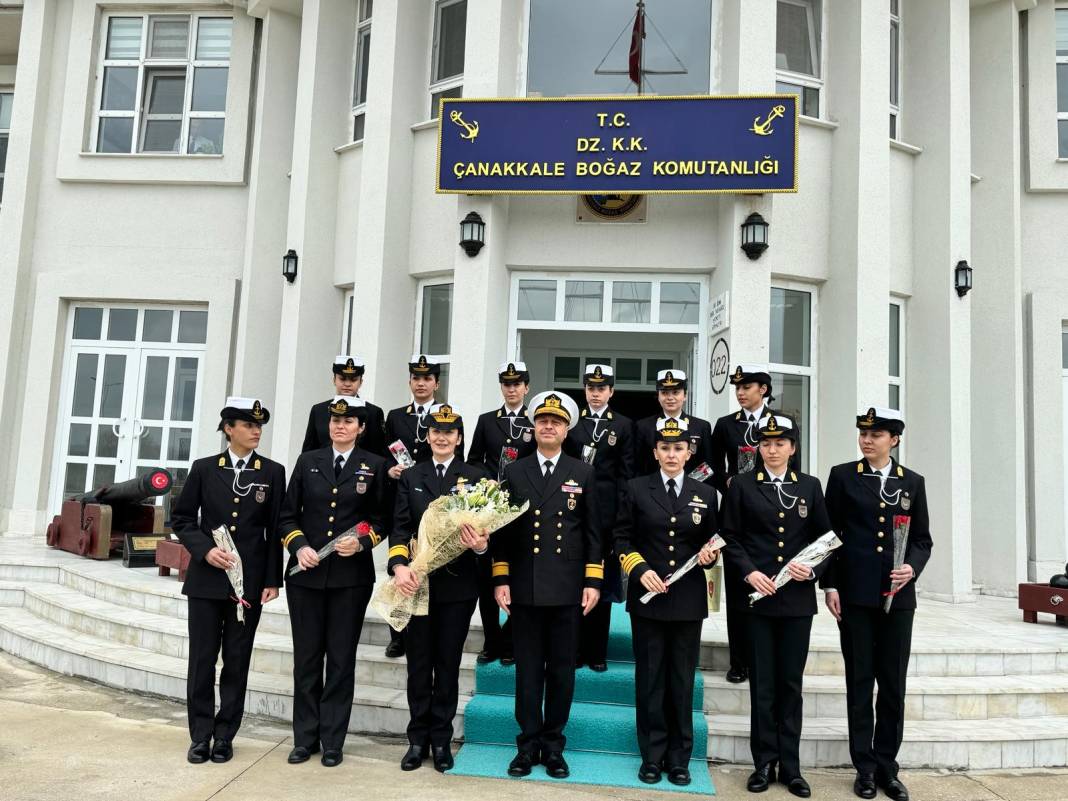 İlk kadın amirali Gökçen Fırat Deniz Harp Okulu öğrencileriyle TCG Nusret'te buluştu 7
